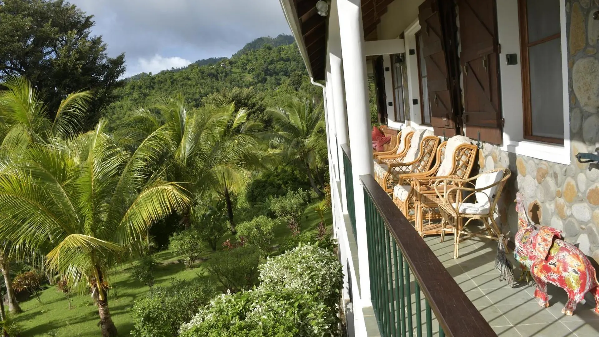 Triple Room Bed And Breakfast Main House Guillet ベッド・アンド・ブレックファスト