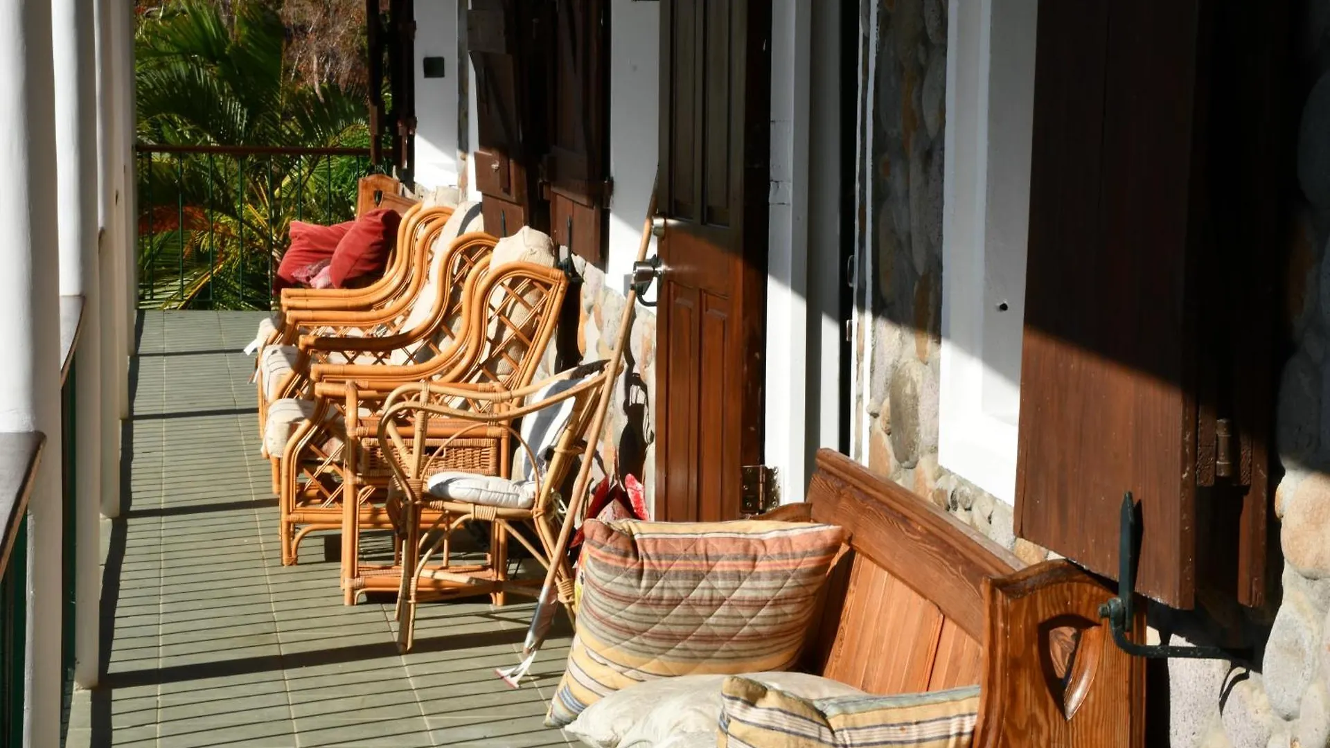 ベッド・アンド・ブレックファスト Triple Room Bed And Breakfast Main House Guillet ドミニカ国