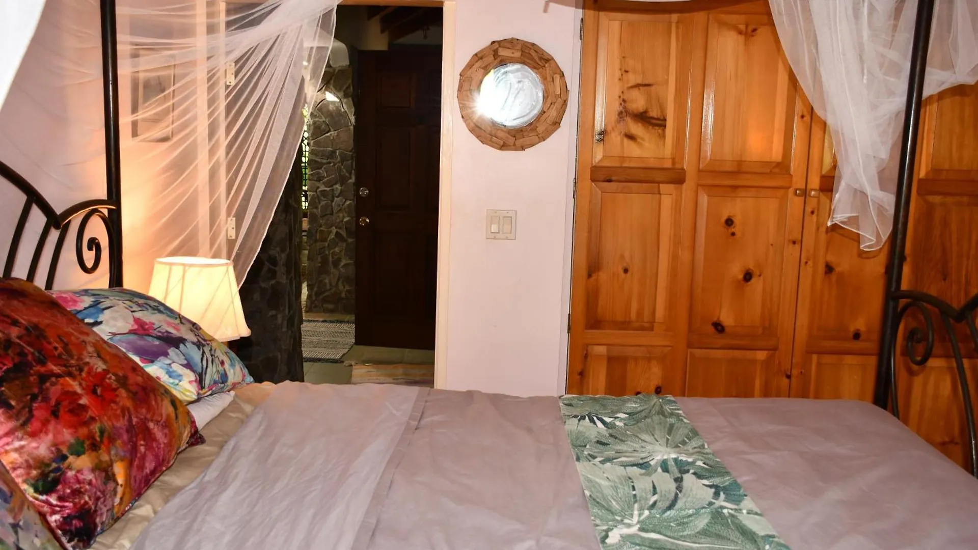 Triple Room Bed And Breakfast Main House Guillet 0*,
